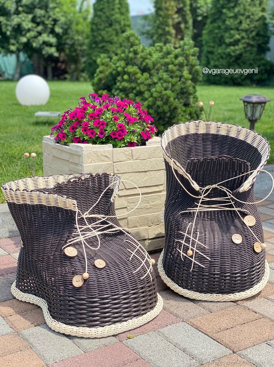 ёлочные игрушки-валенки из ротанга